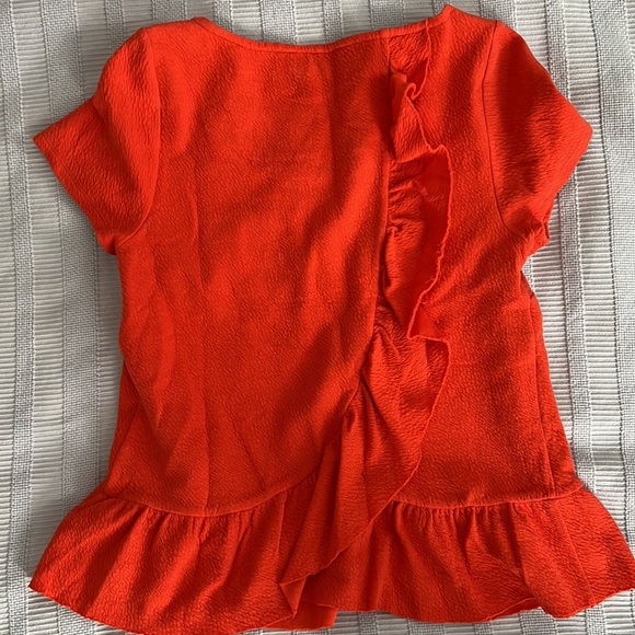 Anthropologie crinkled crepe short sleeve top with ruffles on bottom and back - Picture 3 of 3